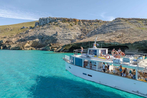 Boat trip with drinks and food