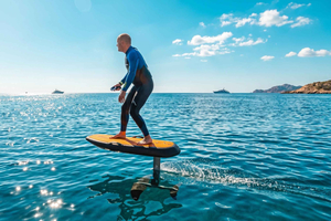E-foil Experience Fly over the Sea
