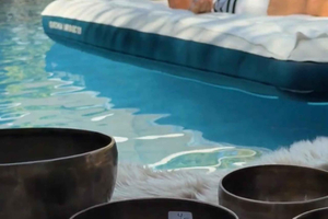 Maiorca: esperienza di bagno sonoro galleggiante con tè e frutta