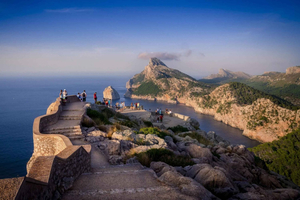Formentor-Pollensa, markkinat, vene ja ranta Formentorilla
