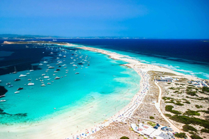 Ibiza: Färjebiljett tur och retur till Formentera från Figueretas