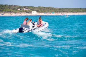 Mallorca. Bådudlejning . Vov at gå på opdagelse