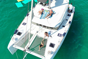Mallorca: Discover paradisiacal coves on board of an exclusive catamaran