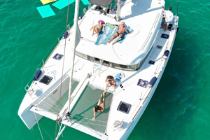 Mallorca: Discover paradisiacal coves on board of an exclusive catamaran