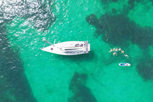 Palma Bay: Sailing Tour with Tapas, Drinks and Swim Stops