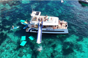 Palma: Deluxe Catamaran with Snacks, Drink, SUP & Snorkeling