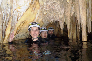 Visita alla grotta d'acqua di Coloms
