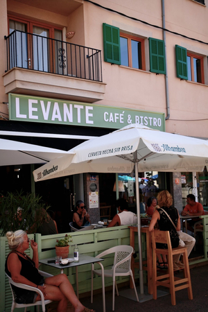 Levante / Cafe-Bistro