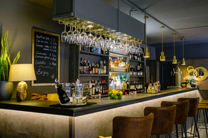 SIMON'S The Bar