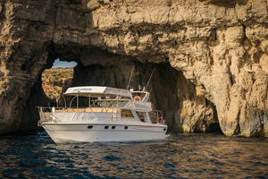 Comino:Blue & Crystal Lagoon,Gozo & Seacaves Half day cruise