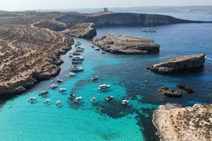 Comino : lagons cristallins et bleus, grottes, bateau privé à Malte