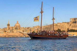 Malta: Faule Piratenbootparty mit Getränken und Essen