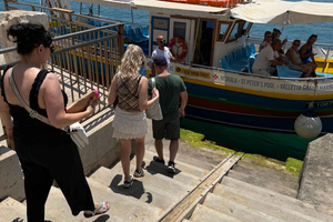 Marsaskala: Sliema Boat Transfer with Coffee