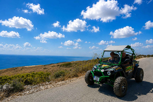 ATV-rundtur där du själv kör med lunch och stopp vid Blue Lagoon