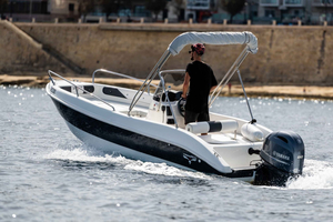 St Julian's: Self-Drive Boat Rental with Snorkeling Gear