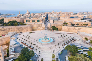 Valletta: Evening Walking Tour with a Local Guide