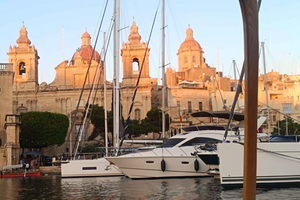 Vittoriosa Sunset Walking Tour & Glass of Wine Small group