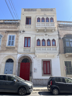 Dragon's Den Hostel