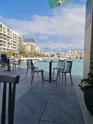 Punto Bar & Dine