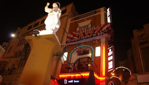 Saddles Bar