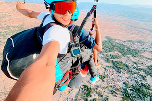 Adrenalinfylte spinn og spiraler i paragliding med GoPro