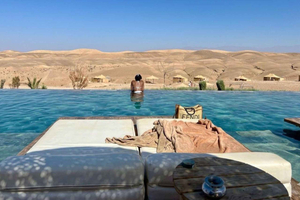 pranzo in un accampamento nel deserto di Agafay con giro in cammello e piscina