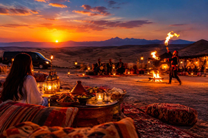 Marrakech : coucher de soleil dans le désert d'Agafay, dîner et spectacle de feu en direct