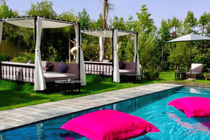 Refreshing Pool Escape: Enjoy Lunch and Easy Pickup