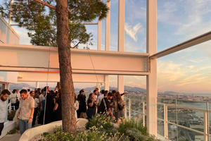 Comedy in the Sky! Stand-up-Comedy in 135 Metern Höhe in Marseille