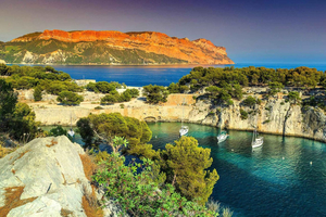From Nice: Guided tour of St Paul de Vence, Cassis, and Marseille
