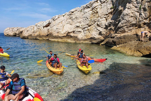 Escursione di mezza giornata in kayak nel Parco delle Calanques a Marsiglia