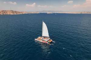 Marseille: Afternoon relaxation on a catamaran in Marseille Bay