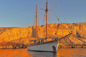 Marseille: Frioul Islands Sunset Cruise mit Cocktail Dinner