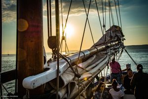 Marseille: Sonnenuntergang auf einem Segelboot, Buffet und Wein