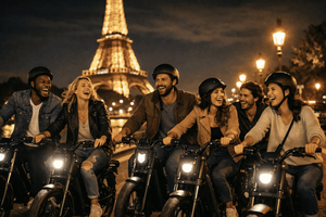 Paris: Private Friends Fun Night E-Bike Tour Eiffel Tower