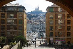 Private urban hike, from the ancient city to street art