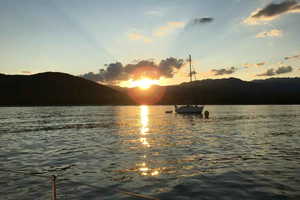 Sunset and aperitif on an electric-solar catamaran in the Frioul