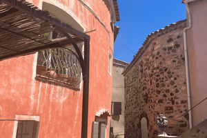 From medieval Evenos to Bandol wines : a taste of Provence