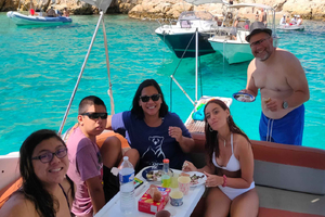 Marseille: Day Boat Ride in the Calanques with Wine Tasting