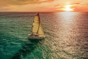 Grand Bay: Cena BBQ in catamarano e breve tour al tramonto