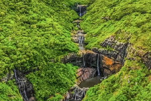 Mauritius: Escursione di 5 ore alle cascate del Tamarindo nel Canyon Completo