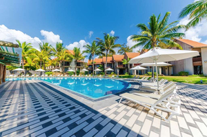 Crystals Beach Resort Belle Mare, a Member of Radisson Individuals