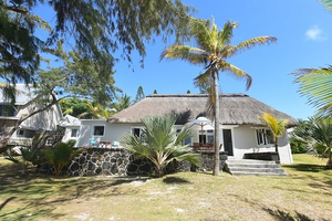 Le Veloutier Blanc Beachfront Villa
