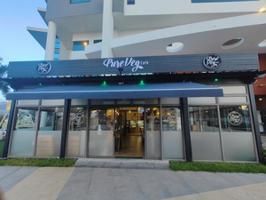 Pure Veg Cafe, Ebene
