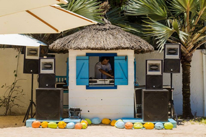 R Beach Club