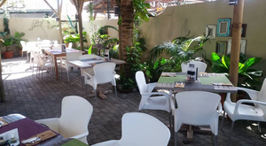 Roots Est Café