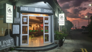 Ti Port Resto / Bar