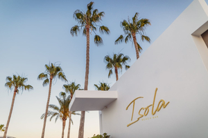 Isola Beach Bar на пляже Нисси