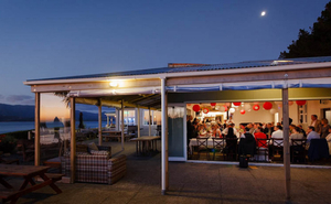 Lake Ferry Hotel