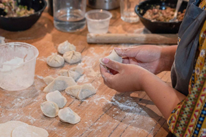 Melbourne: corso di cucina cinese con gnocchi con un drink
